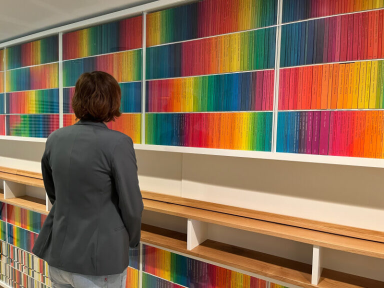 Am original Schreibtisch des legendären Frankfurter Verlegers